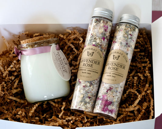 Gift box with body oil candle and two bath teas